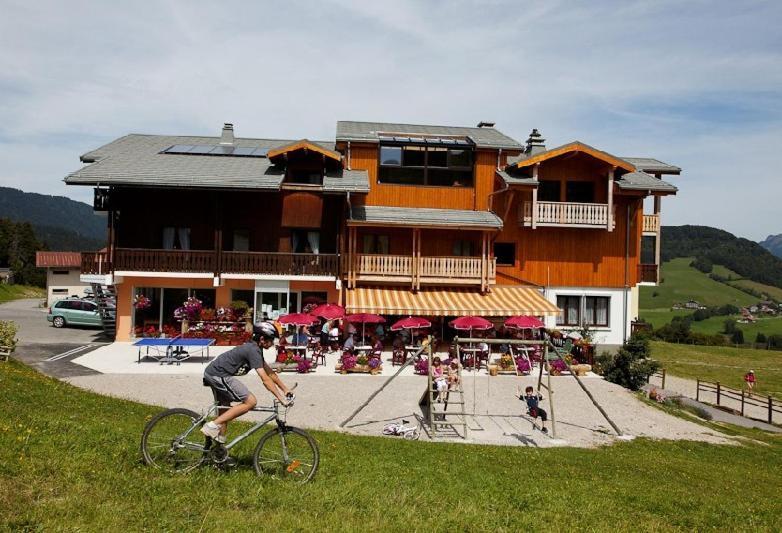 Hotel Les Skieurs Bellevaux Eksteriør bilde