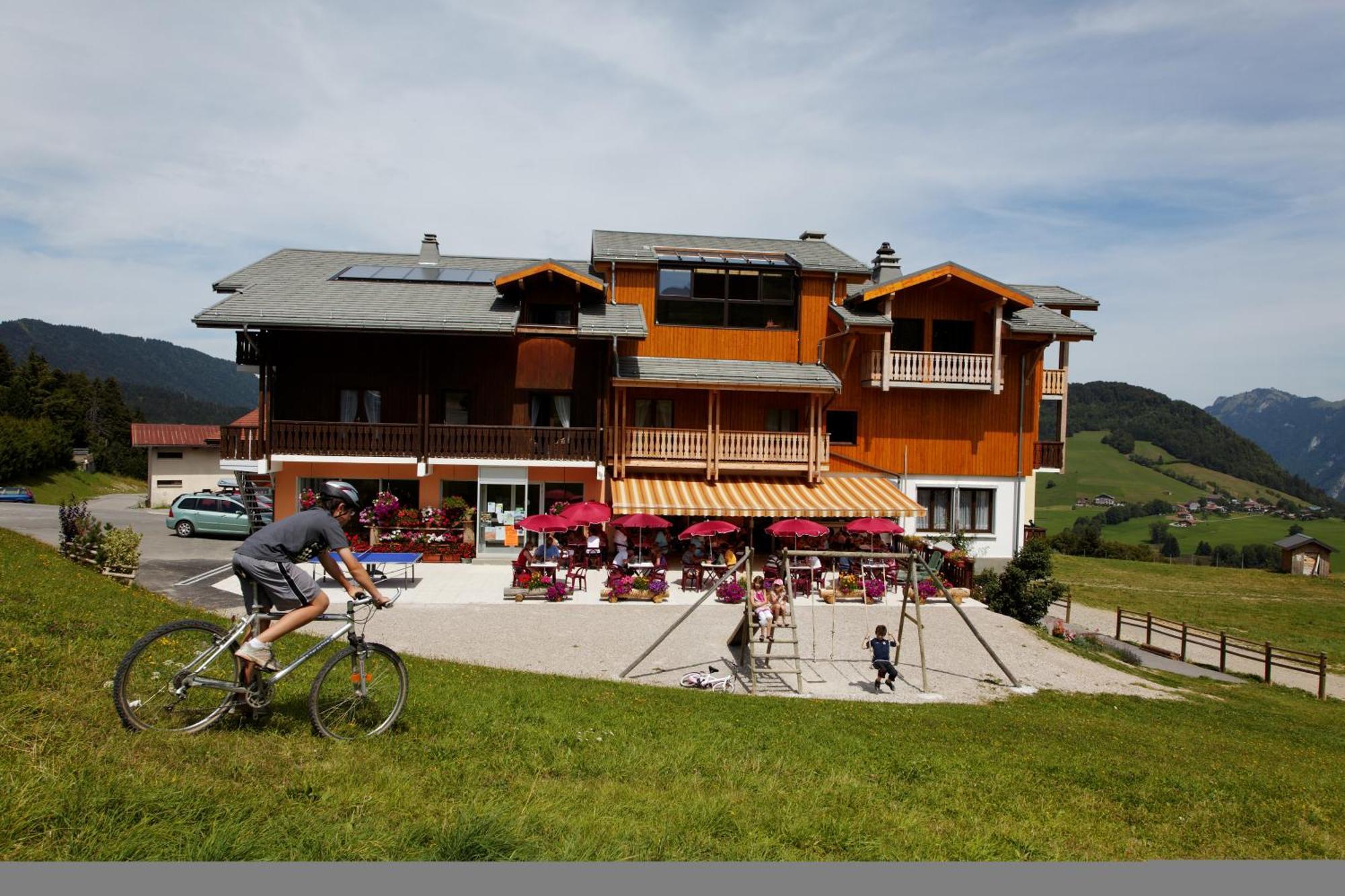 Hotel Les Skieurs Bellevaux Eksteriør bilde
