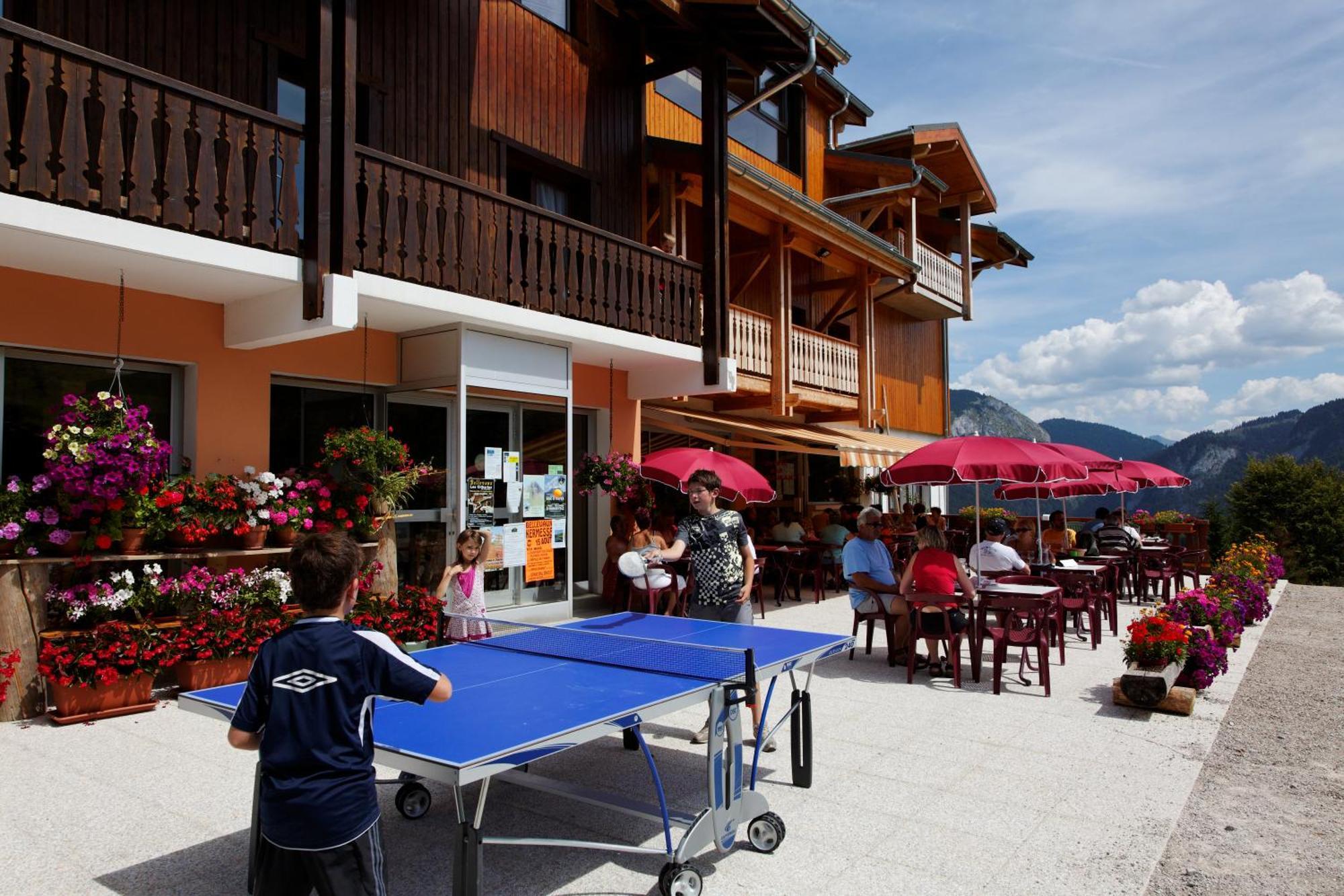 Hotel Les Skieurs Bellevaux Eksteriør bilde